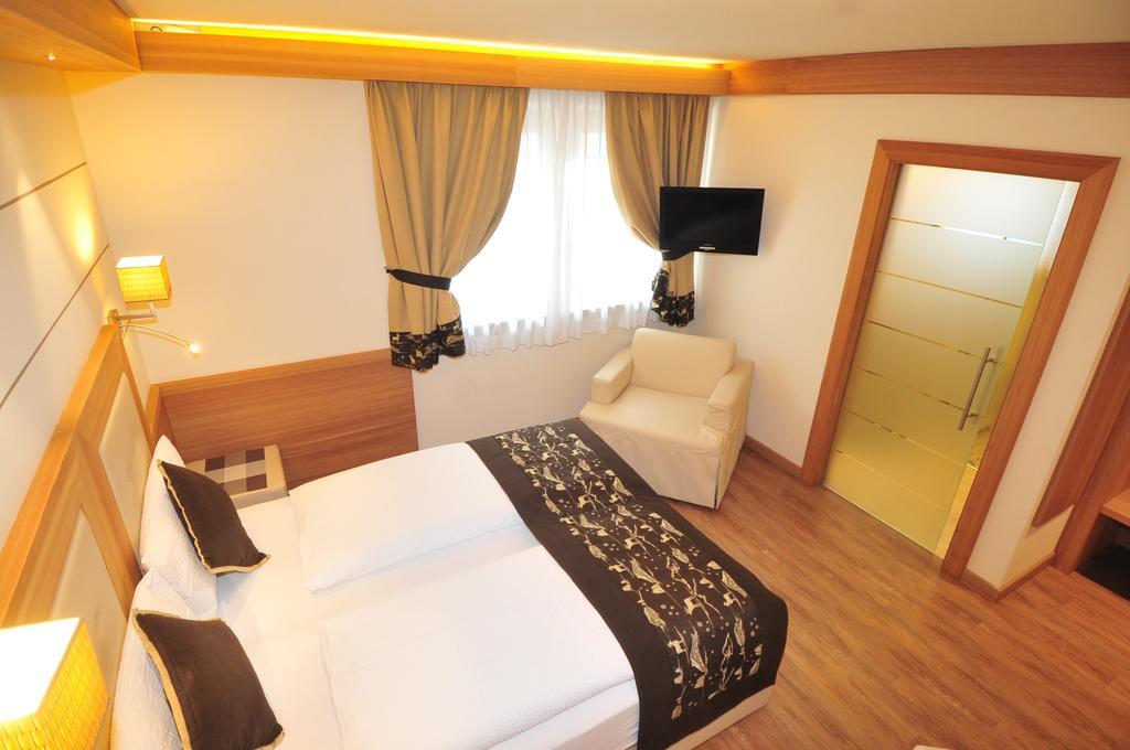 Hotel Bondi Лівіньо Екстер'єр фото
