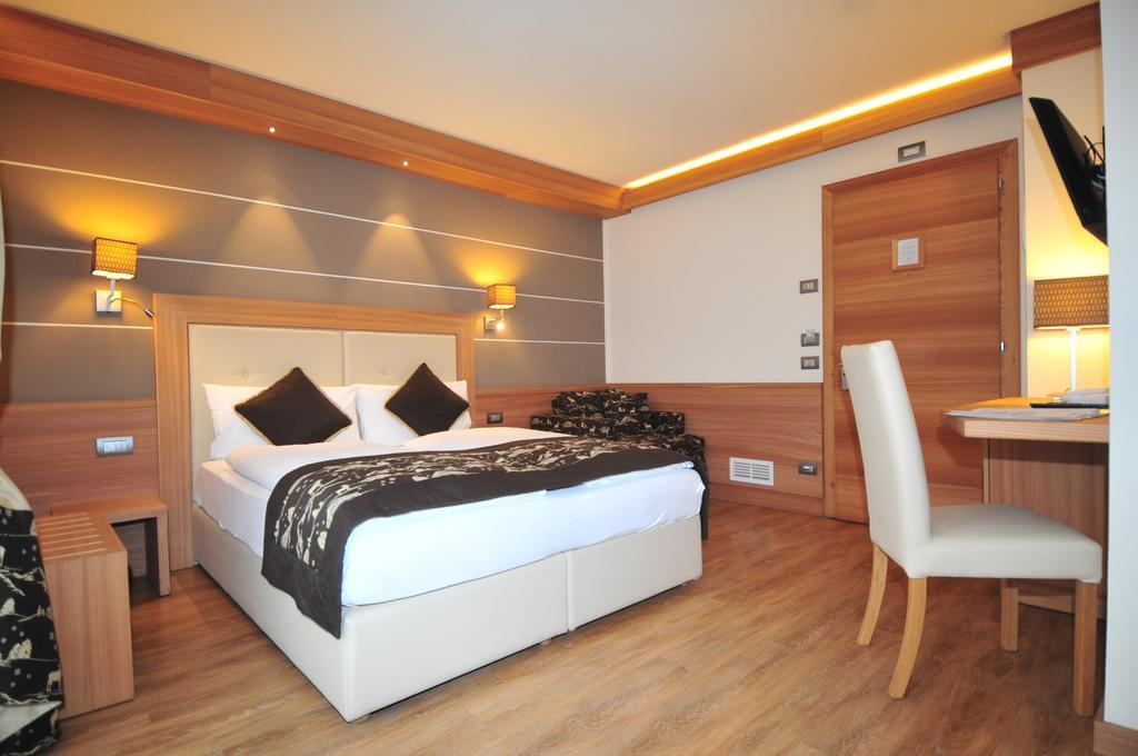 Hotel Bondi Лівіньо Екстер'єр фото